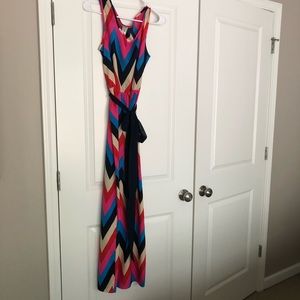 Super cute Maxi dress tie waist size M